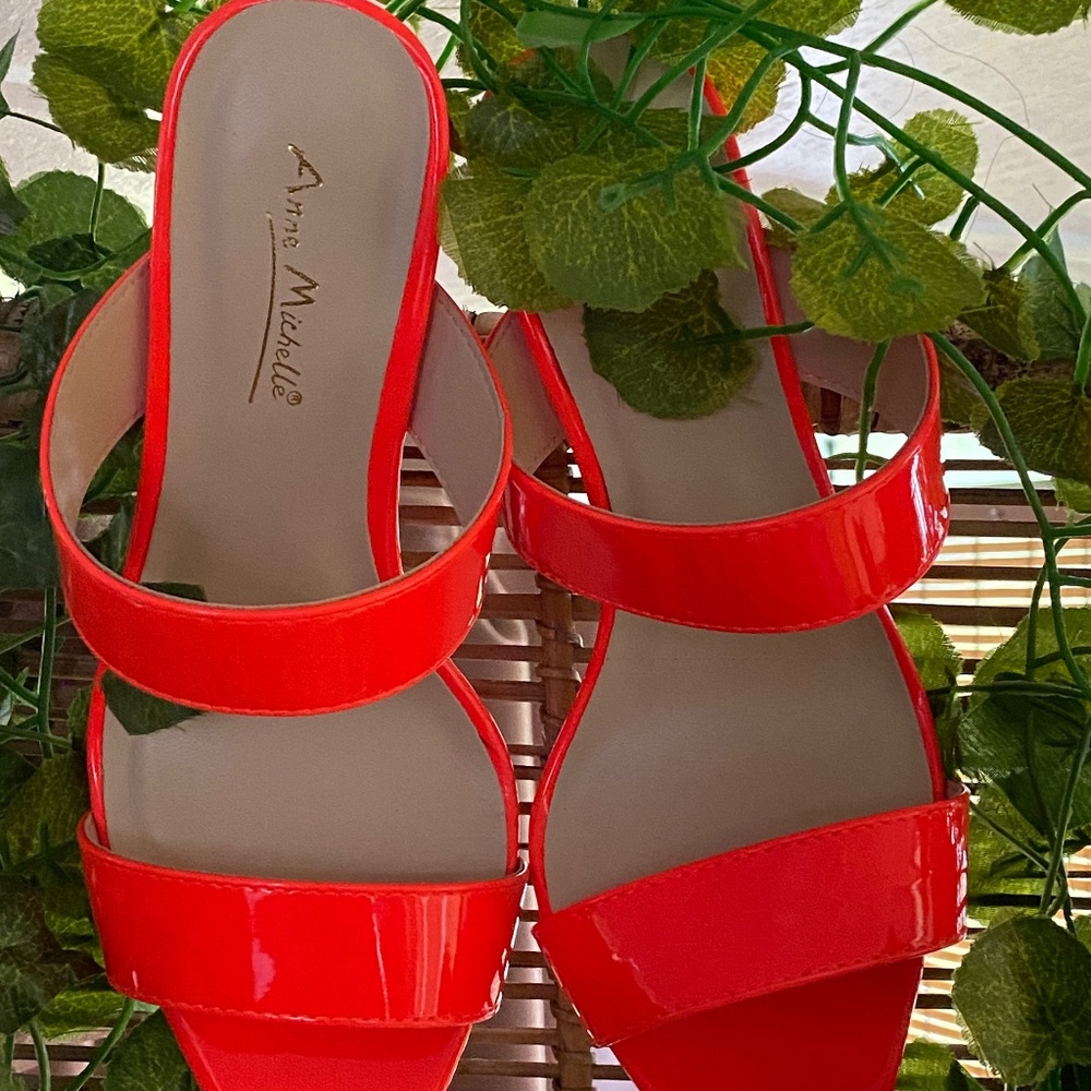 **Brand NEW**Anne Michelle strap Heels